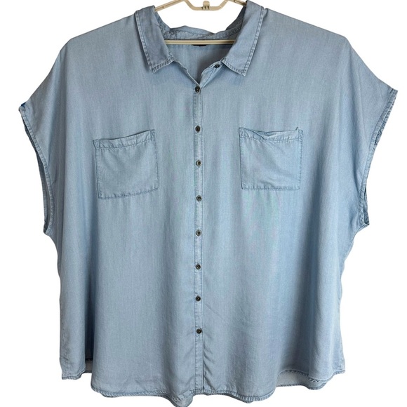 Torrid Shirt Size 6 / 6X Short Dolman Sleeve Blue Blouse Chambray Button Collar - Picture 6 of 11